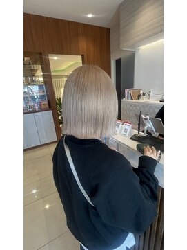 プラスリブ(Plus Lib) ぱっつんボブ×ミルクティーベージュ