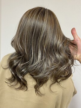 エイト ネクサス店(No.8) 【20代、30代、40代、50代オススメ】＊白髪ぼかしハイライト＊