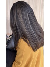 根本が伸びても気にならないハイライトカラー◎