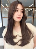 センター分け韓国風レイヤーカット×透明感カラー大人可愛い
