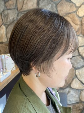 ルイ(ROUIS produced by LUCK 津田沼) ROUIS 津田沼 イヤリングカラーミルクティーベージュ/ショート