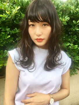 インビテーション(invitation) 胸上ゆる巻きアッシュグレージュカラー