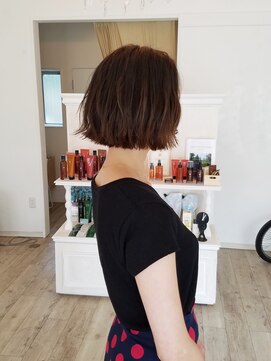 ホワイトスペース(whitespace) 切りっぱショート