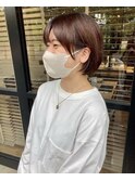 丸みショートボブ×暖色系ハイトーンブラウン