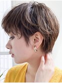 トップにふんわりボリューム感若見えマッシュベリーショート