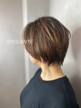 ラトリエ ブロカント 立川北口店(L'atelier BROCANTE) 大人ハイライト ショートボブ ひし形 小顔補正立体カット