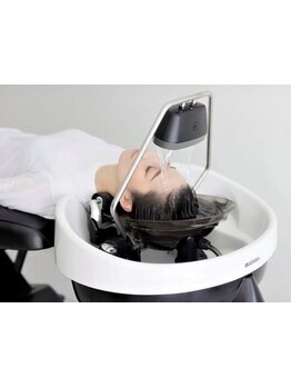 頭浸浴導入◇「かけ流し×浸け込み」の炭酸効果で、短時間でムラなく髪と頭皮に付着した汚れを除去◎