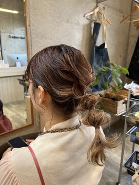 ヘアメイク ゼロ(0) タマネギポニースタイル