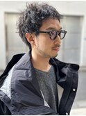 メンズショート黒髪ニュアンスパーマミニウルフ20代30代メガネKM