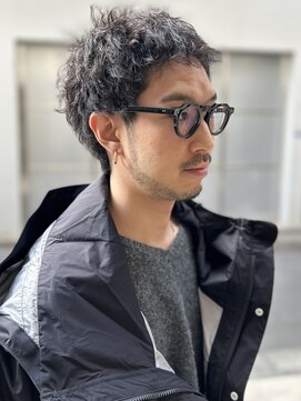 サロン ハナノ(Salon Hanano) ビジネスショート黒髪ニュアンスパーマミニウルフ20代30代メガネ