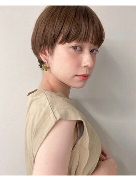 サーカス バイ ビュートリアム 青山(CIRCUS by BEAUTRIUM) 30代 マッシュショート ショート ショートカット 青山 小顔