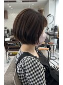 顎ラインでスッキリ、丸みが可愛いショートボブ