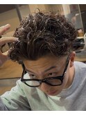 ツイストスパイラル眉カットメンズパーマ