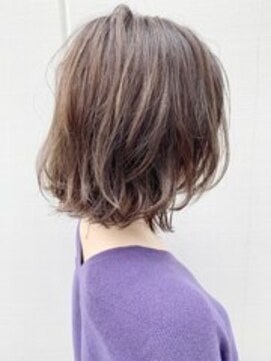 Ruufus恵比寿南/白髪ぼかしハイライト/ショートボブ/髪質改善 ふんわりウェーブミディ|30代40代50代向け白髪ぼかし