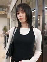 アンドスタイル(&style) 【TSUJI】ミディアム レイヤー ダークグレー 顔まわり
