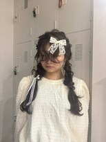 ビーヘアー 近鉄八尾店(Bee.hair)&nbsp;リボンで彩るツイン編みおろし／近鉄八尾