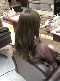 似合わせカットアッシュグレージュ毛束感 小顔ひし形シルエット