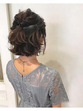 ヴァンクシー バイ ルナ(VANKCY by Luna) 結婚式 ヘアセット ボブアレンジ くるりんぱ 抜け感 ベージュ