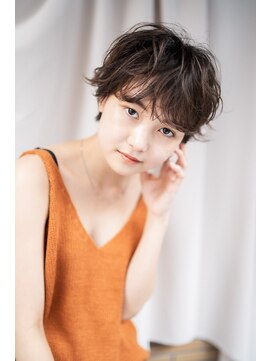 イーズ(e's) 外ハネラフ感パーマ 耳かけ