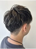 大人カッコいい「メンズツーブロ刈り上げハイライト」