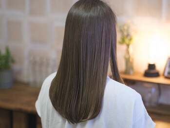 チャナ(channa)の写真/傷んだ髪もしっかり修復◎高濃度トリートメントでまとまりとツヤを取り戻す“手触り続く美髪へ“