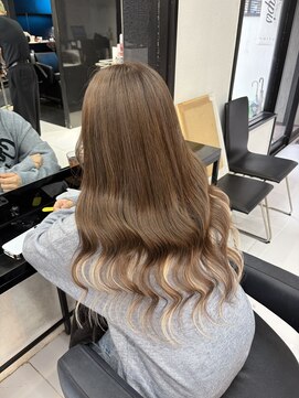 アネラ 大宮(Anela) ブラウン×ホワイトインナーエクステ♪