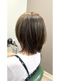 大人可愛いオリーブベージュ×レイヤーカット顔周り×夏カラー