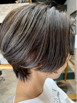 モアヘアー(MORE-HAIR)の写真/乾かすだけでラフにキマる★ライフスタイルやファッション、好みに合わせたカットで上品な大人ショートに♪