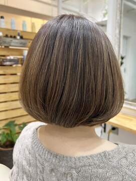 コンフィープラス(comfy plus) 30代40代50代髪質改善前下がりボブ大人ボブ脱白髪染めハイライト