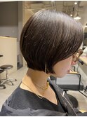 前下がりボブ　ハンサムショート　ニュアンスパーマ　黒髪