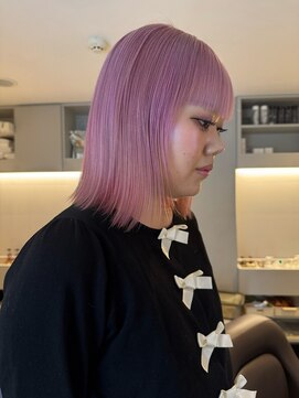 ニコフクオカヘアーメイク(NIKO Fukuoka Hair Make) ホワイトピンク/切りっぱなしボブ