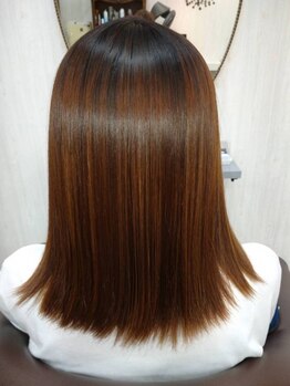 Aujua取り扱いのサロンで、うるツヤ髪を実現！あなたの悩みに合ったトリートメントを提案します♪