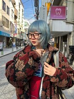 フェイス 石川町 (FACE)&nbsp;都会に映える個性派ヘア｜透明感ブルーカラーのミニボブ
