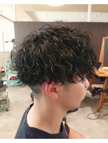 ビスポーク(BESPOKE)&nbsp;好印象メンズパーマ波巻きツイスパセンターパートナチュラル