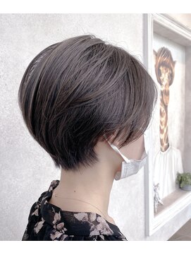 ディプティック ヘアー チェンジ ミュージアム(diptych Hair Change Museum) ダークグレーショートスタイル