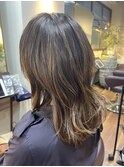 鎖骨ミディアムミルクティーアッシュ20代30代40代50代60代70代