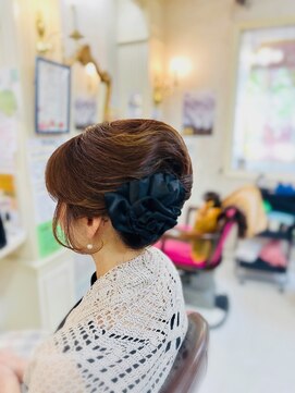 美容室 ティンカーベル 夜会巻き