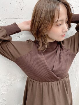 イルウィ(irwi) 【大人かわいい】くびれミディアムヘア シルキーベージュカラー