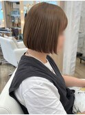 切りっぱなしベージュカラーボブ