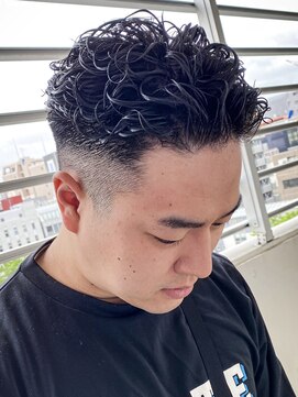 スピンオフシフト(SPIN-OFF SHIFT) 短髪パーマ