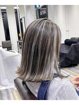 アフューズバイストゥー(Vfuse by StueW) ハイコントラスト×ハイライト×外ハネボブ[倉敷][岡山]