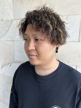 フォレスト ヒル Forest Hill by Genitore メンズパーマに大胆な動きツイストスパイラル