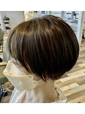 ナチュラルショート×ハイライトカラー