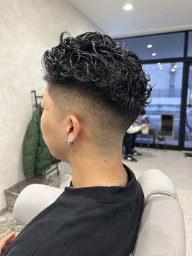 バーバーサンクチュアリ(Barber Sanctuary) 極道パーマｘスキンフェード