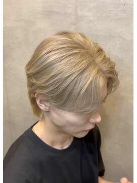 エッジ(EDGE) メンズハイトーンブリーチカラーセンターパート