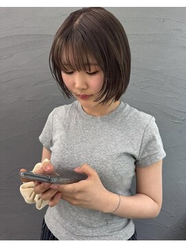 レイブンズ(Ravens) " 透明感たっぷりグレージュカラー　''