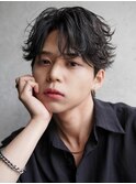 スーツ短髪ツーブロック束感モテる黒髪シークレットパーマ流行