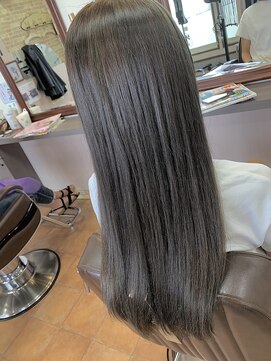 クウ(KU.) アッシュグレージュ