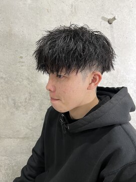 イーラ(era) 黒髪×前下がり×ツイストスパイラルパーマ