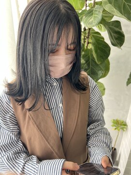 ティティ(TiTi) 20代30代オススメ！グレーベージュカラー[TiTi_福田りの]